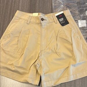 Levi’s Pleated Women’s Trouser Shorts
